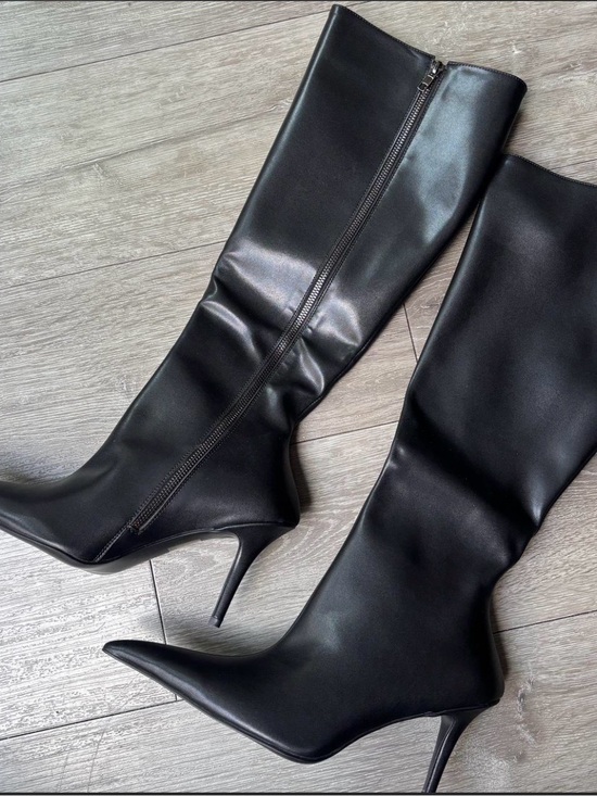 Shoes - Women's Black Knee-High Pointed-Toe Stiletto Boots